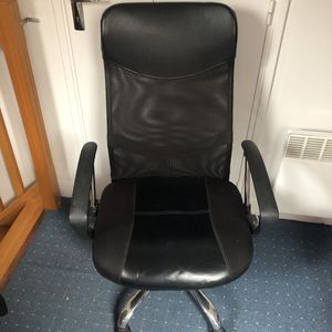 Chaise du bureau noir