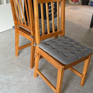Table et chaises en pin massif