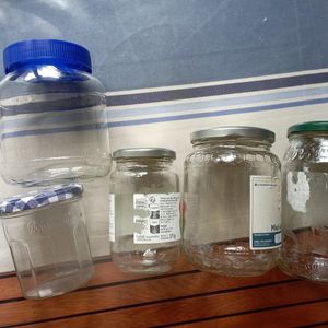 Pots et bouteilles en verre propres