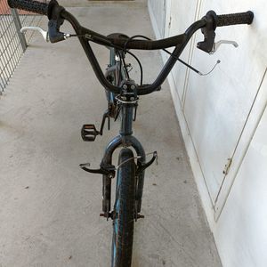 Donne vélo type BMX enfant pour bricoleur