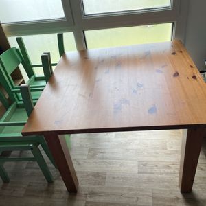 Table + 4 chaise 