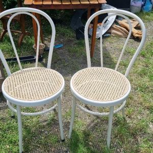 2 chaises blanches