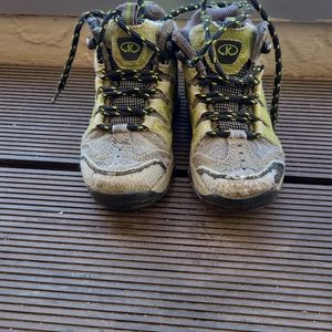 Chaussures de randonnée taille 24