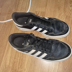 Chaussures Adidas une paire sans lacets 