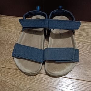 Sandale H&M , pointure 30.5 pour une pied large 