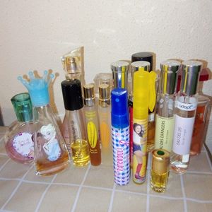 Lot de 16 parfum 