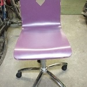 Chaise de bureau violette