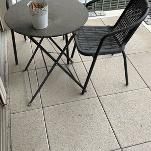 Lot table et chaises de jardin 