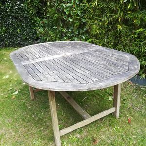Table de jardin en bois