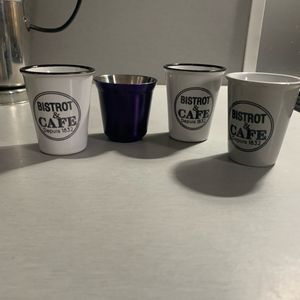 4 tasses à café 