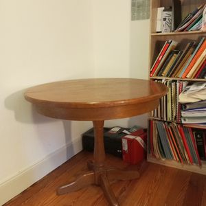 Table ronde en bois 