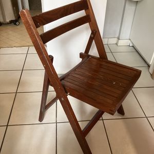 Chaise en bois pliable