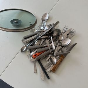 Lot couverts (fourchettes, couteaux et cuillères)