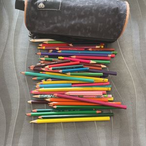 Donne trousse avec crayons de couleur 