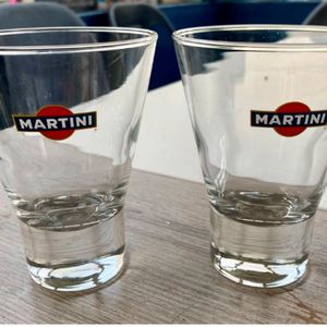 2 verres à Martini + 2 verres à vin 