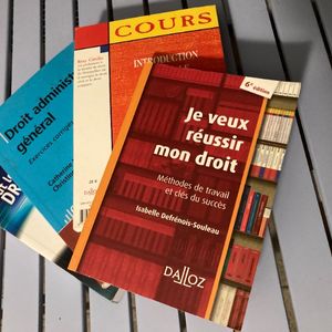 Lot 4 livres de droit