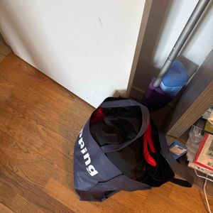 Donne vêtements enfant et tapis