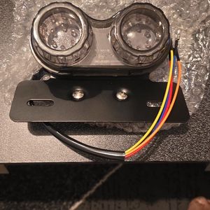 Feu arrière avec clignotant intégré pour moto