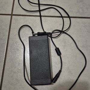 Chargeur trottinette 