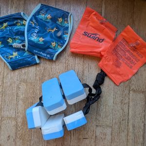 Donne brassards et ceinture de flottaison 