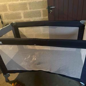 Lit parapluie à réparer 