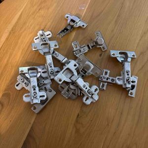 Charnières pour meubles