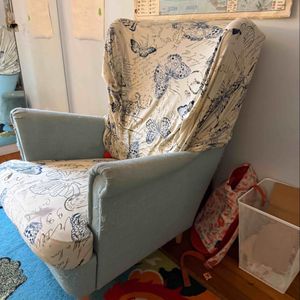 Donne fauteuil IKEA à oreilles strandmon 