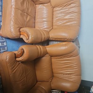 2 fauteuils en cuir