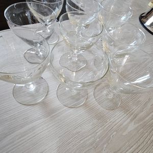 Grand et petit verres a pieds 