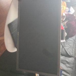 Écran d ordinateur (il a un poc en bas à droite)