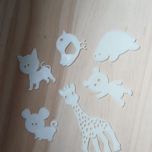 Petites figurines fluorescentes