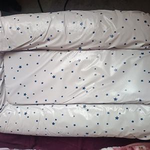 Matelas à langer bébé avec le housse