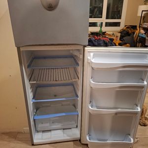 Donne frigo fonctionnel à venir récupérer
