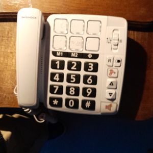 Téléphone pour personnes âgées  .