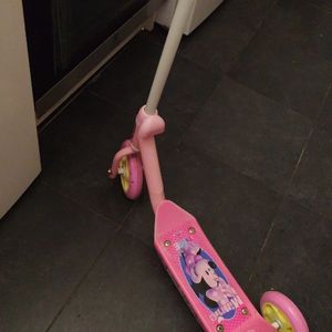 Trottinette Minnie rose pour enfant 