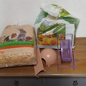 Lot accessoires et paille foin hamster