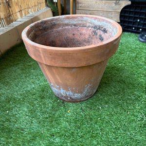 Pot de terre en bon état 