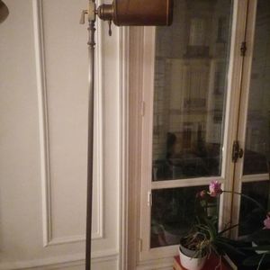 Lampadaire à halogène a intensité variable