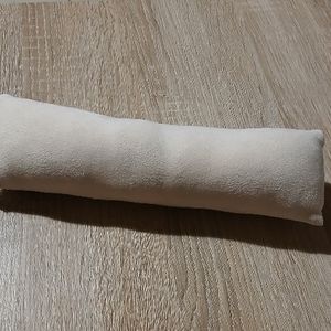 Coussin en suédine bracelets 