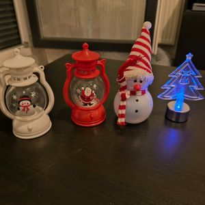 4 Décos ( piles à changer pour la plupart)