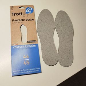 Semelles au charbon actif, 44-45, neuves