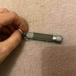 Petite lampe torche (de sac)