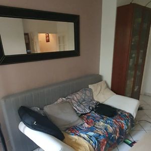 Canapé blanc 2 places + matelas gris 90x200cm