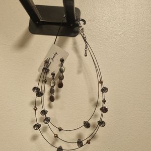 Collier + boucles d'oreilles neuves