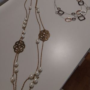 Lot de deux colliers