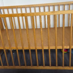 Lit à barreaux + matelas 