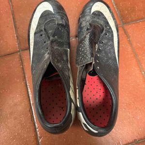 Chaussure de foot / rugby t42