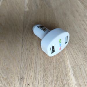 Adaptateur allume-cigare 2 ports USB