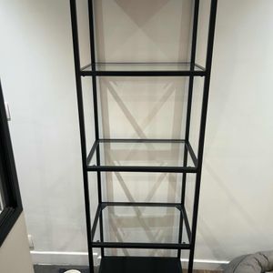 Étagère noire