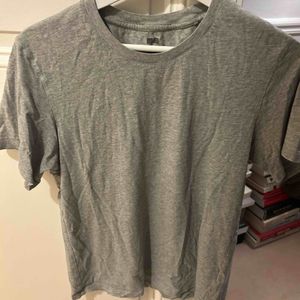 T-shirt Uniqlo gris taille S